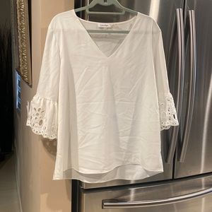 Calvin Klein white w woman’s top with detailed sleeves size Large